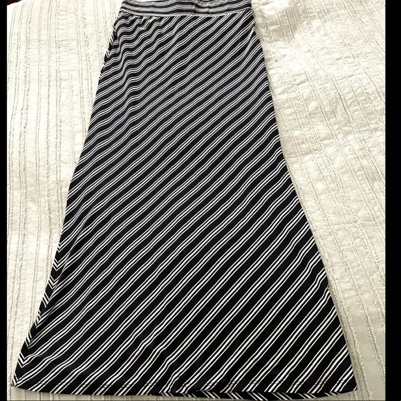 Ann Taylor Navy & White Diagonal Striped Maxi Skirt - Picture 4 of 7